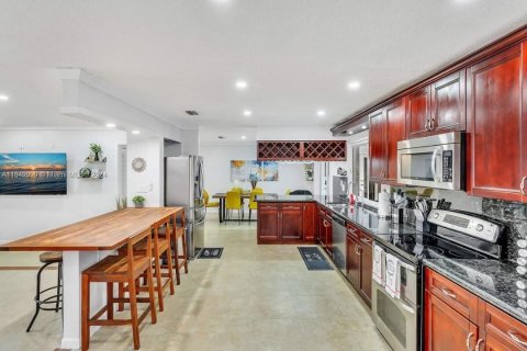 Villa ou maison à vendre à Hollywood, Floride: 3 chambres, 138.8 m2 № 1958105 - photo 29