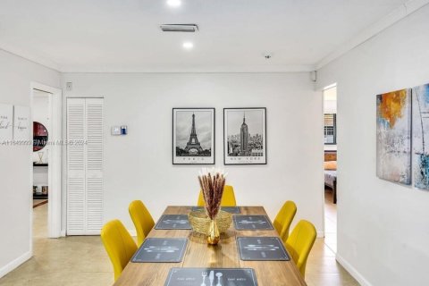 Villa ou maison à vendre à Hollywood, Floride: 3 chambres, 138.8 m2 № 1958105 - photo 24