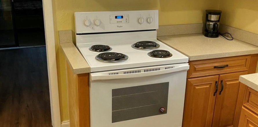 Дом в Майами, Флорида 2 комнаты, 164.99м2 № 2173973
