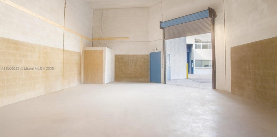 Propiedad comercial en Miami, Florida № 1956217