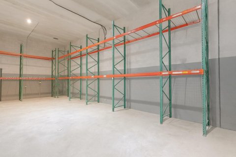 Купить коммерческую недвижимость в Майами, Флорида № 1956217 - фото 3