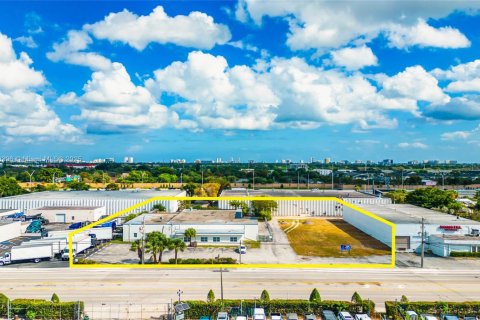 Commercial property in Pompano Beach, Florida № 1709671 - photo 1