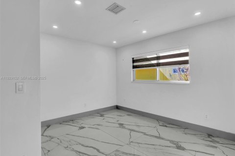 Снять в аренду виллу или дом в Помпано-Бич, Флорида 4 спальни, 165.37м2, № 2035117 - фото 13