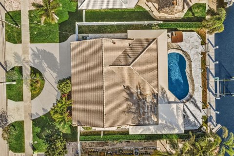 Дом в Помпано-Бич, Флорида 4 спальни, 165.37м2 № 2035117