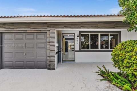 Снять в аренду виллу или дом в Помпано-Бич, Флорида 4 спальни, 165.37м2, № 2035117 - фото 3