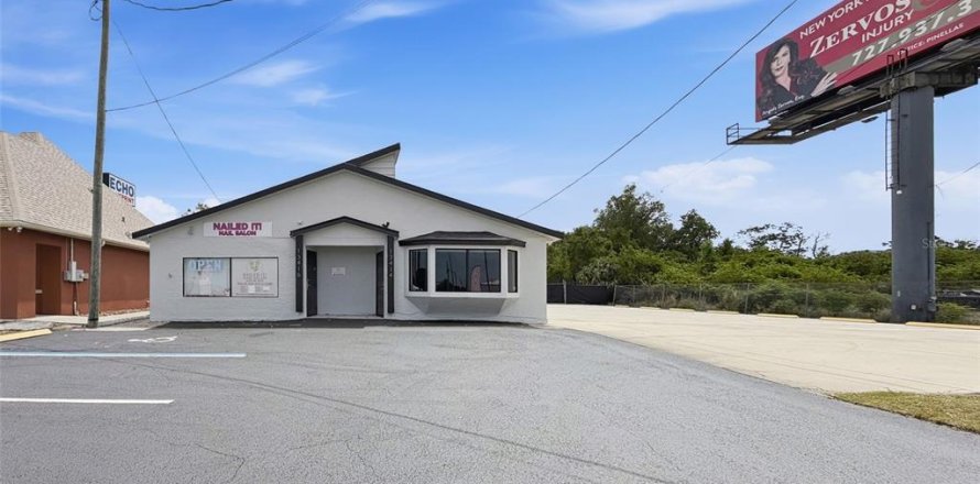 Commercial property in Hudson, Florida № 2113273