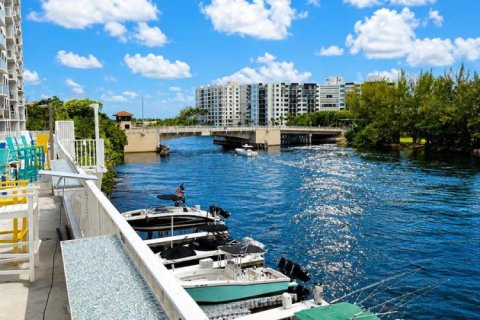 Купить кондоминиум в Помпано-Бич, Флорида 3 комнаты, 99.31м2, № 2192451 - фото 18