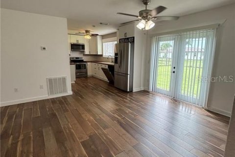 Casa en venta en Port Charlotte, Florida, 3 dormitorios, 103.68 m2 № 1918102 - foto 3