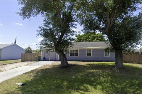 Casa en venta en Port Charlotte, Florida, 3 dormitorios, 103.68 m2 № 1918102 - foto 1