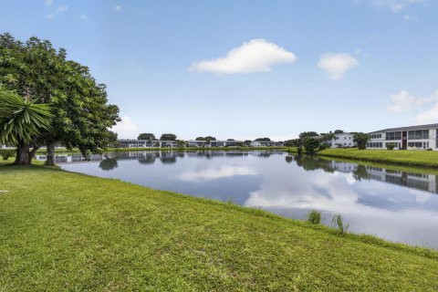 Condo in West Palm Beach, Florida, 1 bedroom № 2181066