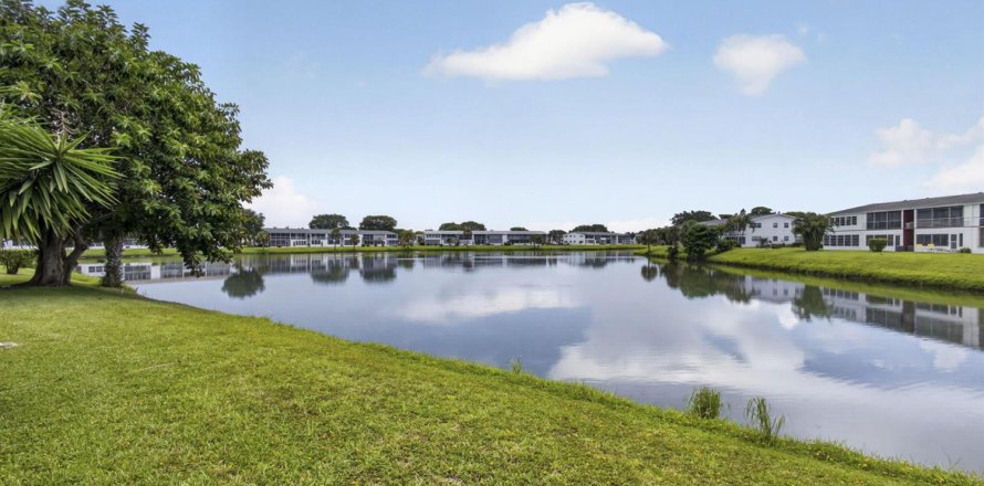 Condominio en West Palm Beach, Florida, 1 dormitorio  № 2181066