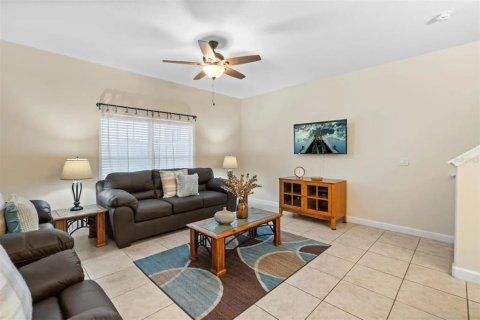 Adosado en venta en Kissimmee, Florida, 5 dormitorios, 188.03 m2 № 2097230 - foto 3
