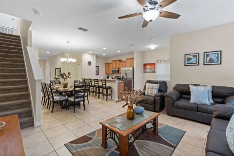Adosado en venta en Kissimmee, Florida, 5 dormitorios, 188.03 m2 № 2097230 - foto 4
