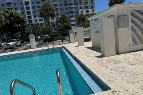 Купить кондоминиум в Норт-Майами-Бич, Флорида 2 спальни, 96.8м2, № 1958065 - фото 22