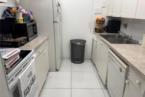 Купить кондоминиум в Норт-Майами-Бич, Флорида 2 спальни, 96.8м2, № 1958065 - фото 9