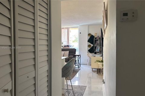 Купить кондоминиум в Норт-Майами-Бич, Флорида 2 спальни, 96.8м2, № 1958065 - фото 3