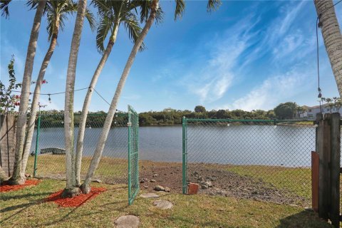 Townhouse in Miami, Florida 3 bedrooms, 155.89 sq.m. № 2027757 - photo 9