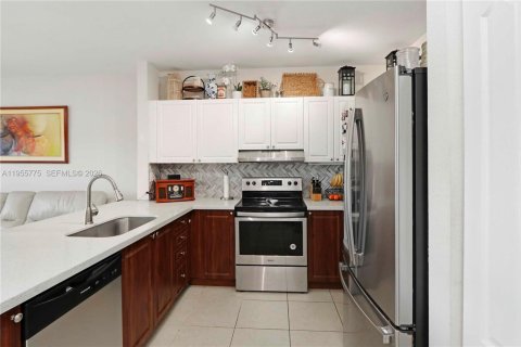 Townhouse in Miami, Florida 3 bedrooms, 155.89 sq.m. № 2027757 - photo 6