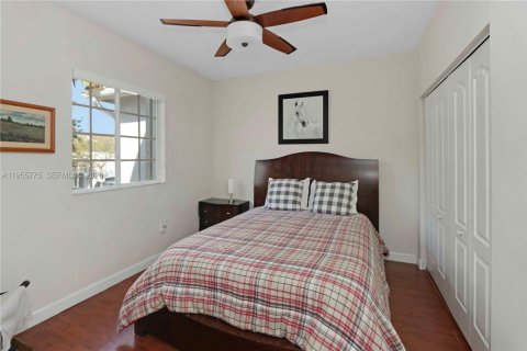 Townhouse in Miami, Florida 3 bedrooms, 155.89 sq.m. № 2027757 - photo 14