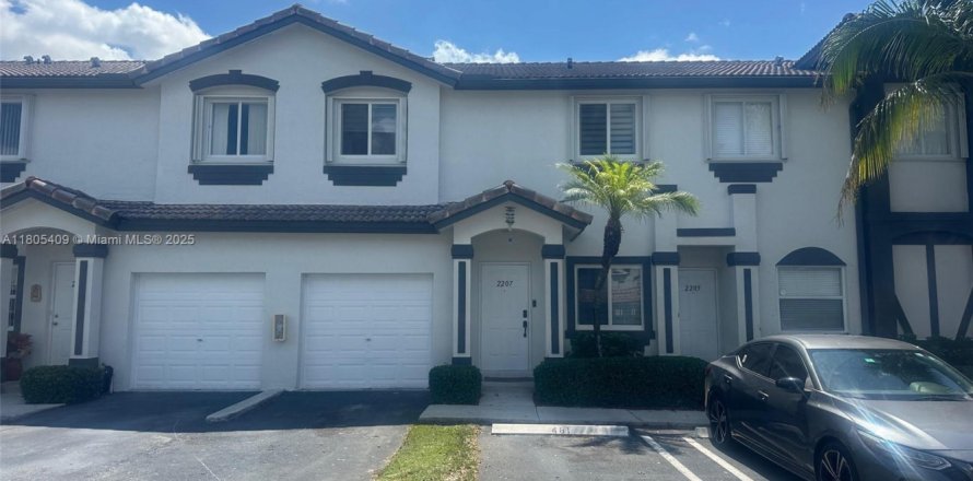 Townhouse in Homestead, Florida 3 bedrooms, 171.5 sq.m. № 1741390