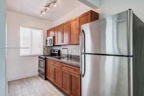 Condominio en alquiler en Miami Beach, Florida, 46.45 m2 № 1982153 - foto 5