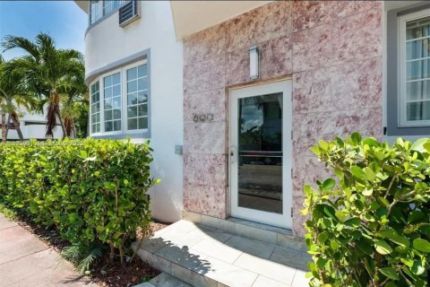 Condominio en alquiler en Miami Beach, Florida, 46.45 m2 № 1982153 - foto 2