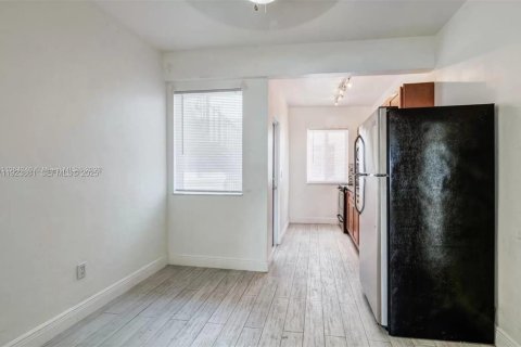 Condominio en alquiler en Miami Beach, Florida, 46.45 m2 № 1982153 - foto 4