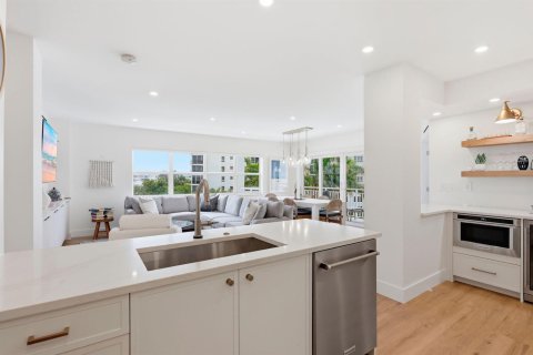 Condo in Delray Beach, Florida, 2 bedrooms  № 2392681 - photo 17