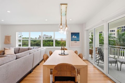 Condo in Delray Beach, Florida, 2 bedrooms  № 2392681 - photo 7