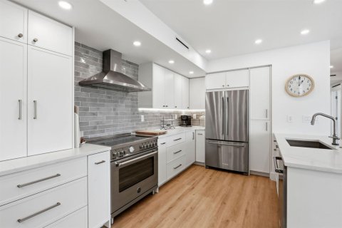 Condo in Delray Beach, Florida, 2 bedrooms  № 2392681 - photo 16