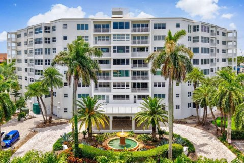 Condo in Delray Beach, Florida, 2 bedrooms  № 2392681 - photo 2