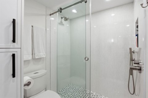 Condo in Delray Beach, Florida, 2 bedrooms  № 2392681 - photo 25