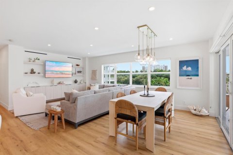 Condo in Delray Beach, Florida, 2 bedrooms  № 2392681 - photo 9