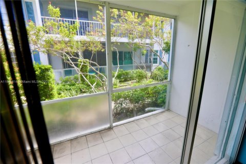 Copropriété à vendre à Fort Lauderdale, Floride: 1 chambre, 70.23 m2 № 1942344 - photo 3