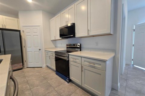 House in Ocala, Florida 4 bedrooms, 0.02 sq.m. № 2196052 - photo 5