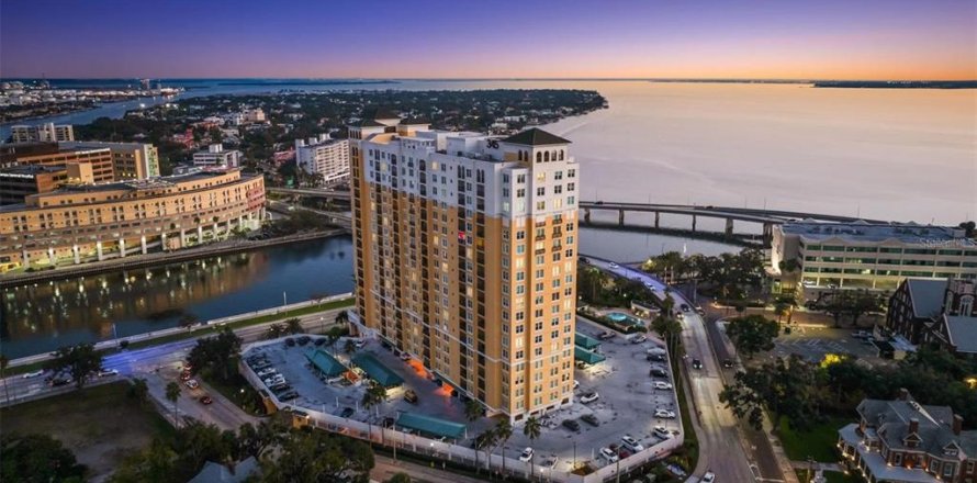 Condominio en Tampa, Florida, 2 dormitorios № 2156651