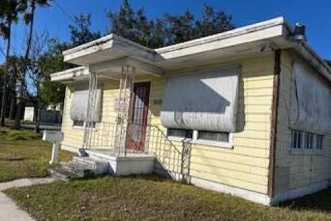 Commercial property in St. Lucie, Florida № 2189010