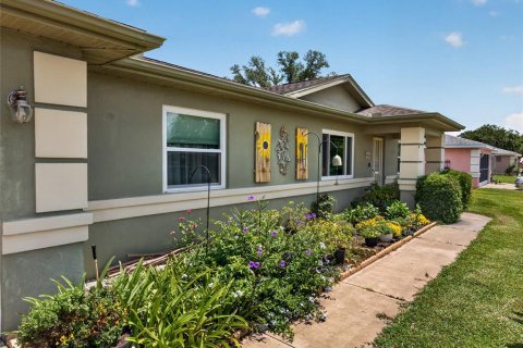 Villa ou maison à vendre à Ocala, Floride: 2 chambres, 116.87 m2 № 2117654 - photo 2