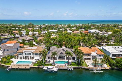 House in Golden Beach, Florida 4 bedrooms, 511.89 sq.m. № 1882234 - photo 30