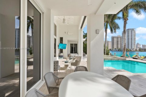 House in Golden Beach, Florida 4 bedrooms, 511.89 sq.m. № 1882234 - photo 13