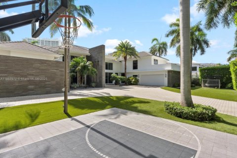 House in Golden Beach, Florida 4 bedrooms, 511.89 sq.m. № 1882234 - photo 5