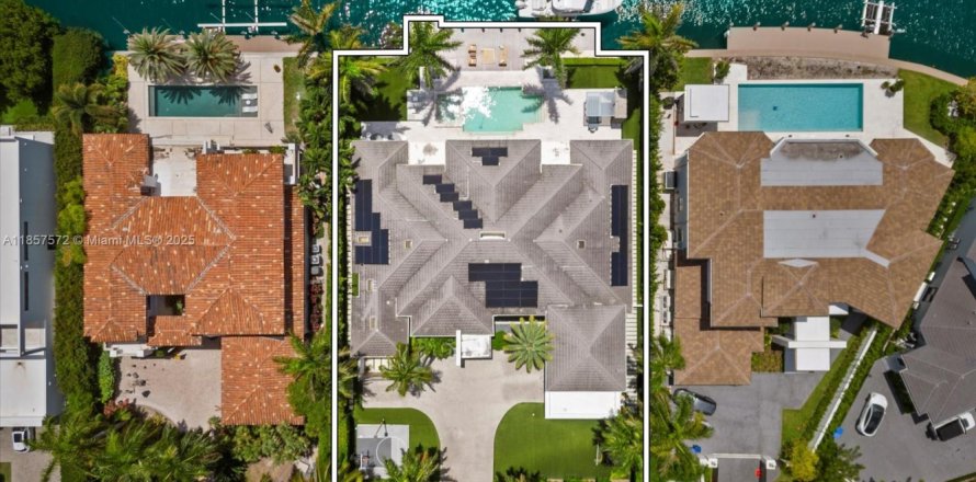 House in Golden Beach, Florida 4 bedrooms, 511.89 sq.m. № 1882234