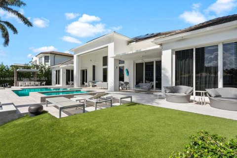 House in Golden Beach, Florida 4 bedrooms, 511.89 sq.m. № 1882234 - photo 24