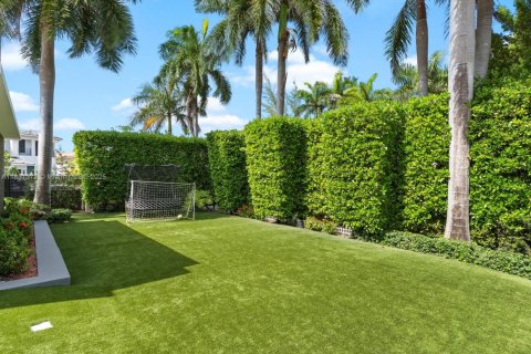 House in Golden Beach, Florida 4 bedrooms, 511.89 sq.m. № 1882234 - photo 10