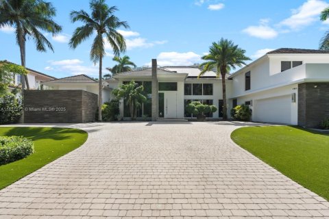 House in Golden Beach, Florida 4 bedrooms, 511.89 sq.m. № 1882234 - photo 4