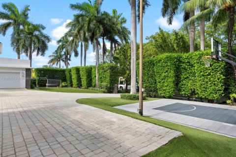 House in Golden Beach, Florida 4 bedrooms, 511.89 sq.m. № 1882234 - photo 9