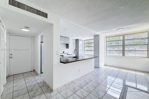 Condominio en venta en North Miami Beach, Florida, 2 dormitorios, 108.32 m2 № 2076662 - foto 8