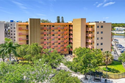 Condominio en venta en North Miami Beach, Florida, 2 dormitorios, 108.32 m2 № 2076662 - foto 2