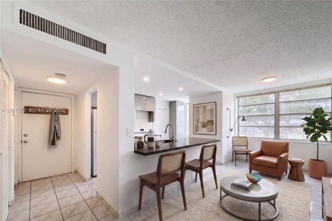 Condominio en venta en North Miami Beach, Florida, 2 dormitorios, 108.32 m2 № 2076662 - foto 7