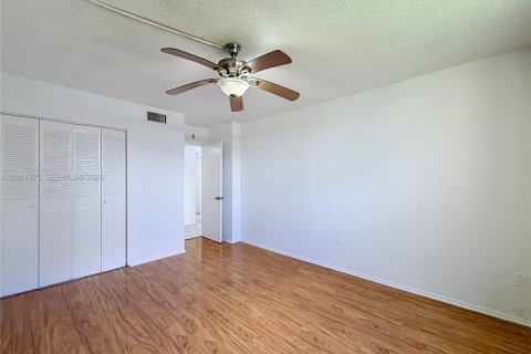 Condominio en venta en North Miami Beach, Florida, 2 dormitorios, 108.32 m2 № 2076662 - foto 16
